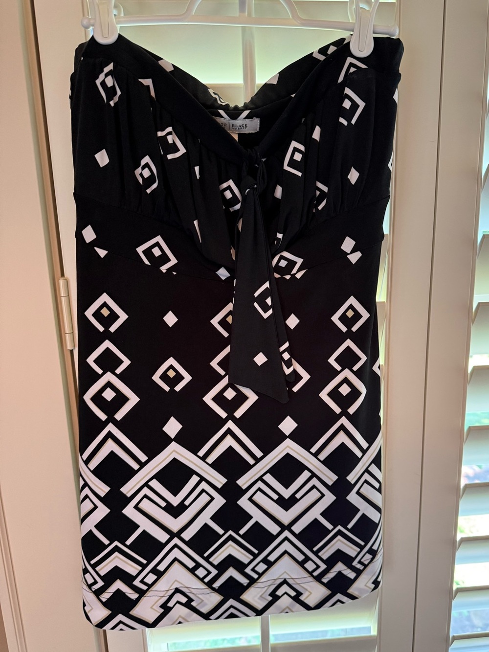 Small White House Black Market Black and White Geometric Dress or a Long Top